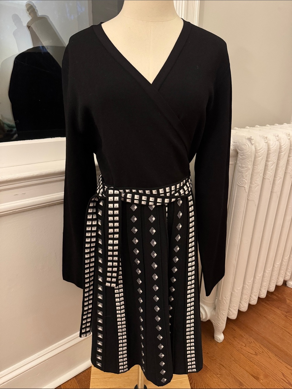 NWT Diane Von Furstenberg knit Long-Sleeve Wrap top Dress with